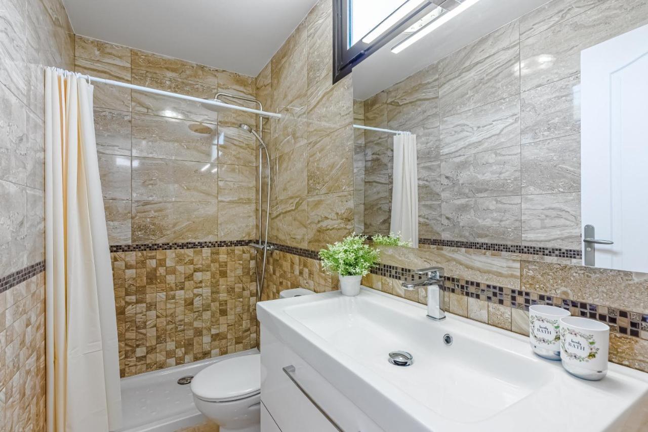 Apartment Apart America - 150 Meters From The Beach, Free Wi-Fi Arona  Εξωτερικό φωτογραφία