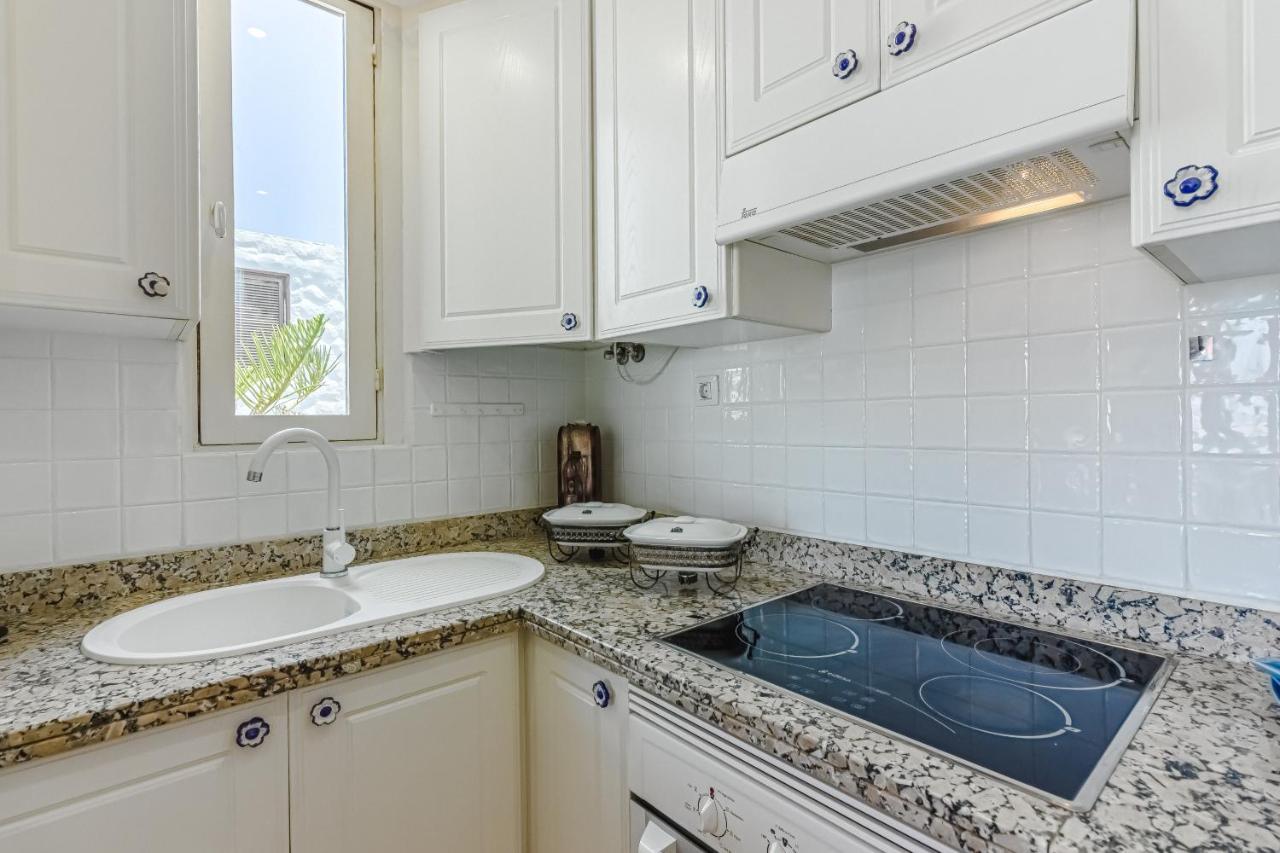 Apartment Apart America - 150 Meters From The Beach, Free Wi-Fi Arona  Εξωτερικό φωτογραφία