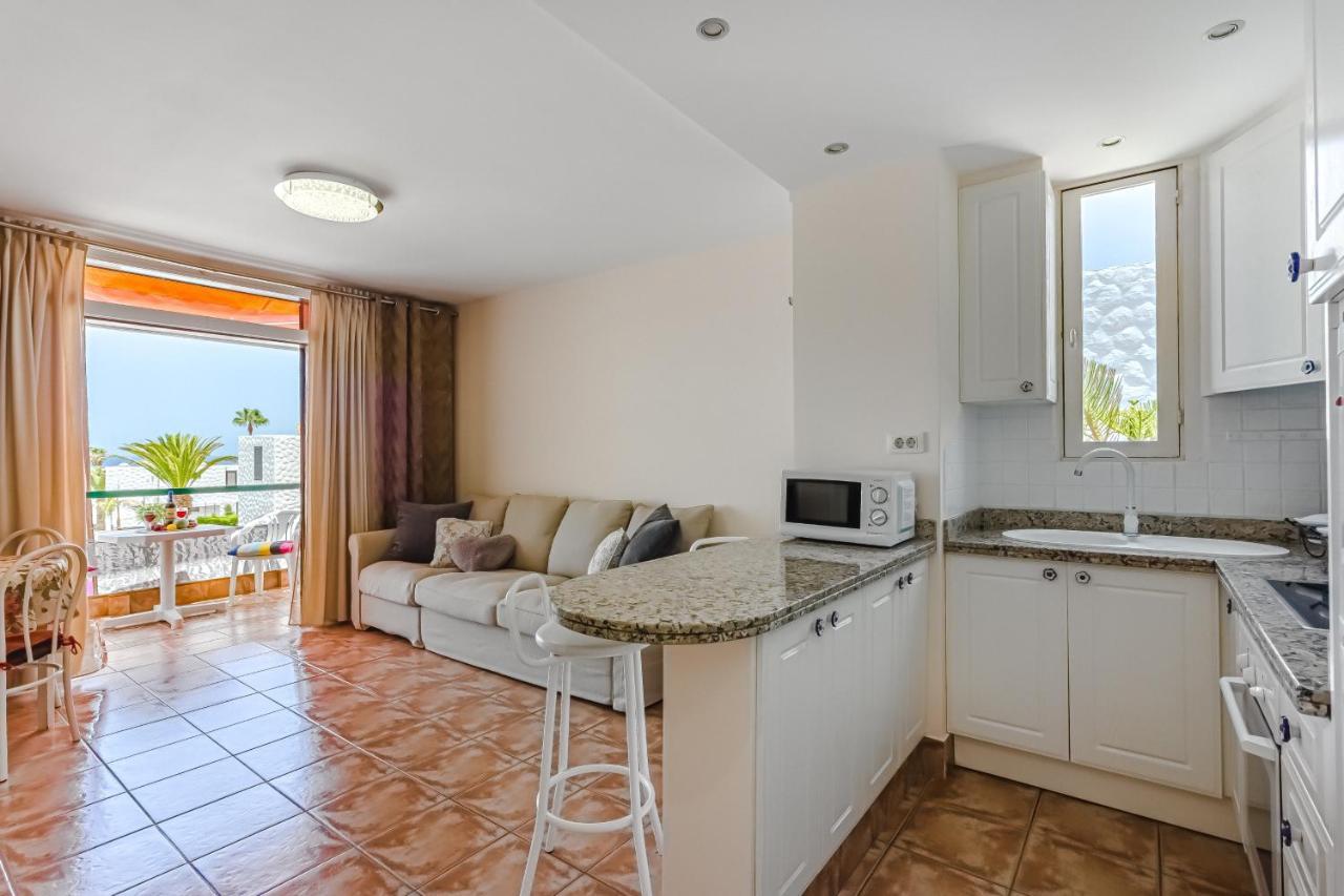 Apartment Apart America - 150 Meters From The Beach, Free Wi-Fi Arona  Εξωτερικό φωτογραφία