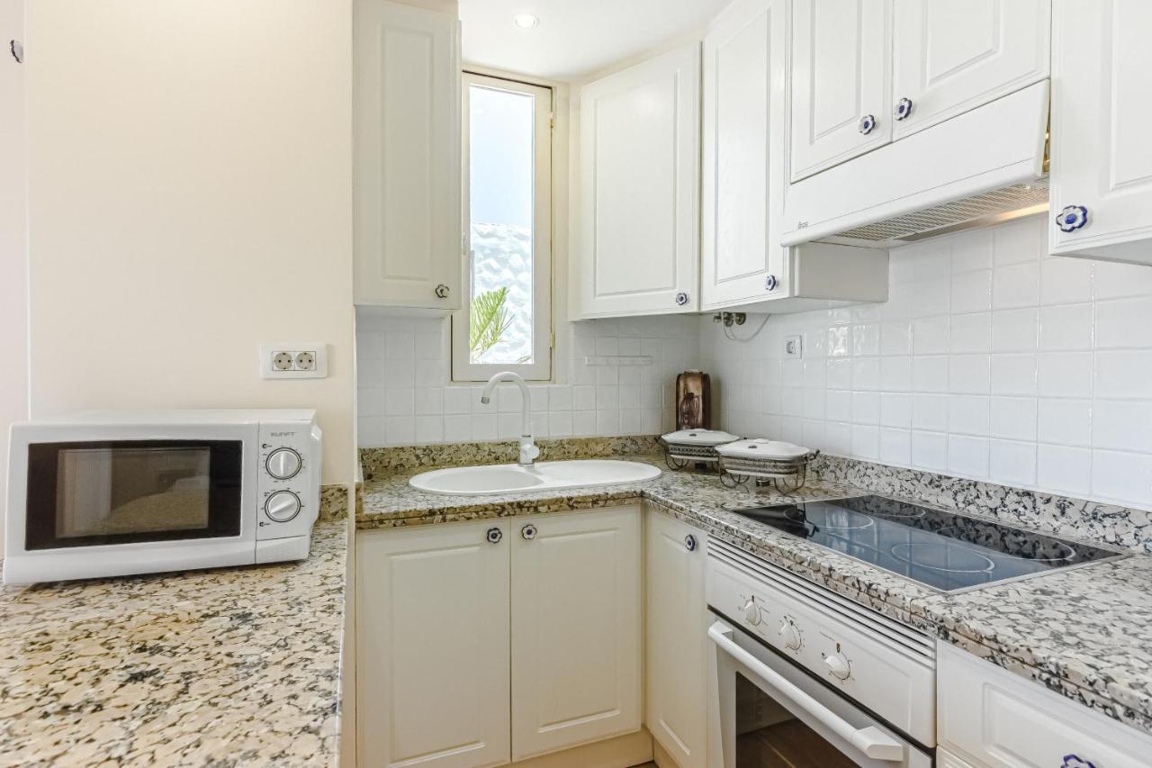 Apartment Apart America - 150 Meters From The Beach, Free Wi-Fi Arona  Εξωτερικό φωτογραφία